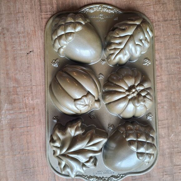 Nordic Ware Autumn‎ Treats Cakelet Aluminum Pan Gold 3 Cups Made In USA EC - Picture 1 of 6